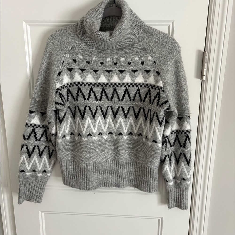 Evereve turtleneck sweater, gray, black, white, size XS